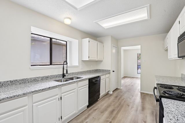 11202 Forest Shower, Live Oak, TX 78233