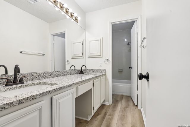 11202 Forest Shower, Live Oak, TX 78233