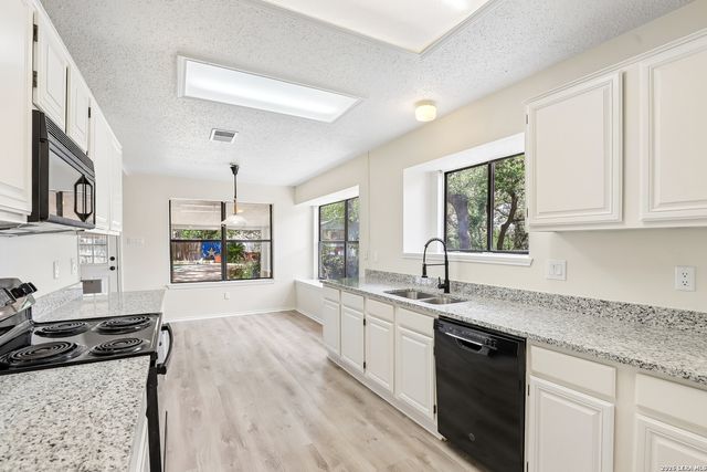 11202 Forest Shower, Live Oak, TX 78233