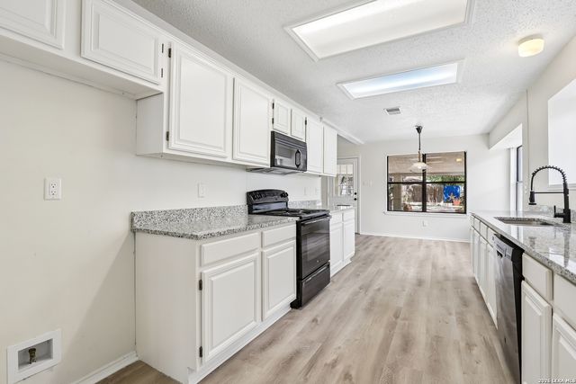 11202 Forest Shower, Live Oak, TX 78233