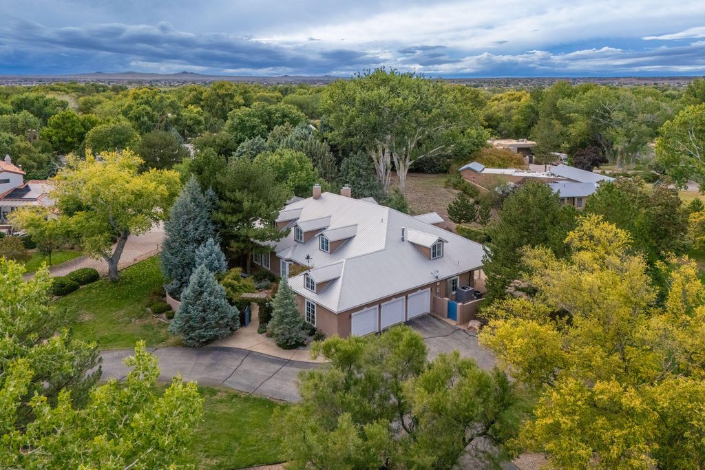 1513 TINNIN Road NW, Los Ranchos, NM 87107