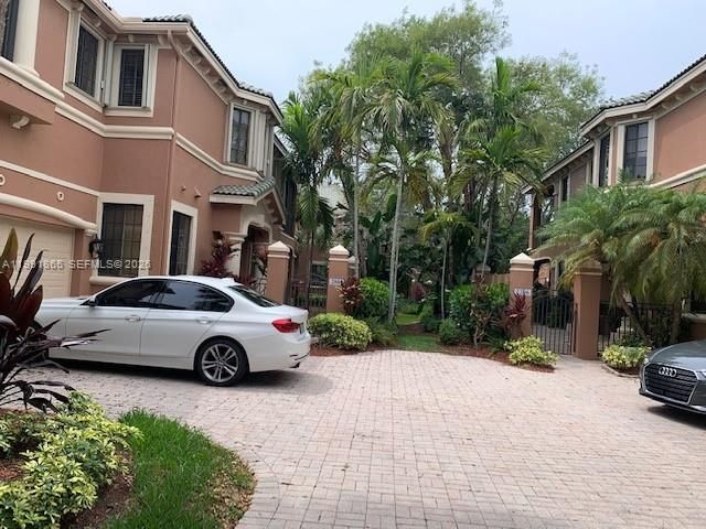 2800 Kinsington Cir, Weston, FL 33332