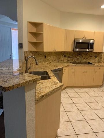 2800 Kinsington Cir, Weston, FL 33332