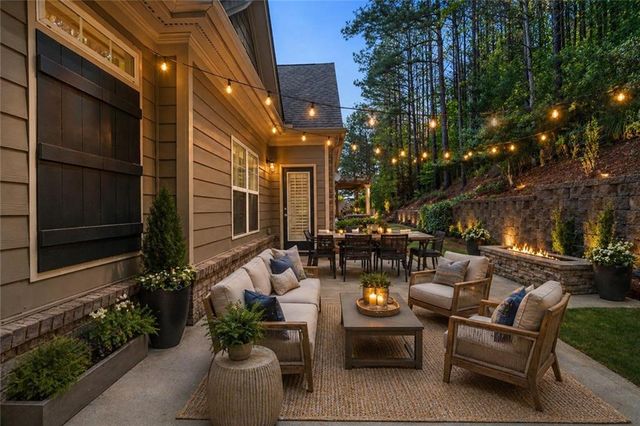 276 Glens Loop, Woodstock, GA 30188
