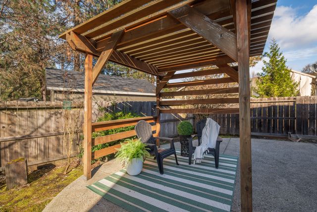 2131 SW Ford Street, Grants Pass, OR 97526