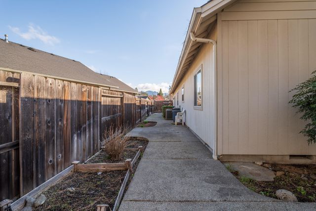 2131 SW Ford Street, Grants Pass, OR 97526