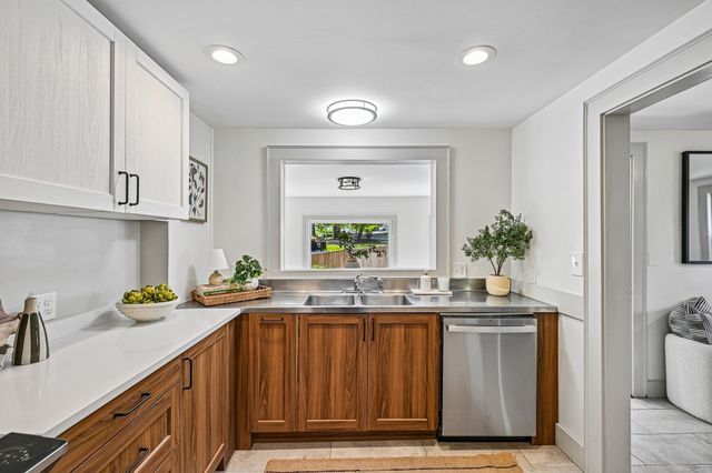 254 Russell St, Woburn, MA 01801