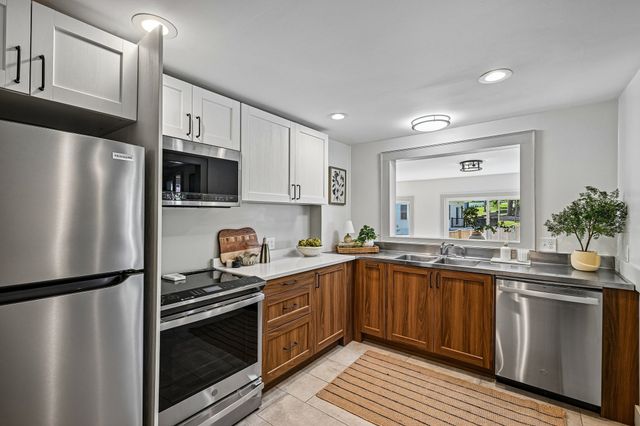 254 Russell St, Woburn, MA 01801