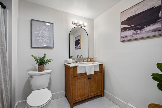 254 Russell St, Woburn, MA 01801