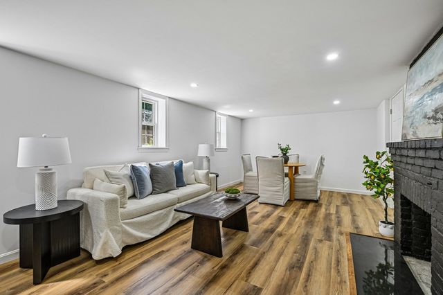 254 Russell St, Woburn, MA 01801
