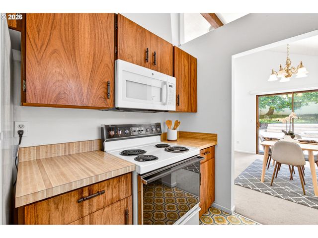 9316 Sw 8TH Dr, Portland, OR 97219