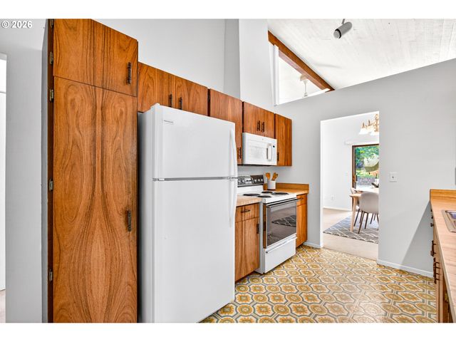 9316 Sw 8TH Dr, Portland, OR 97219