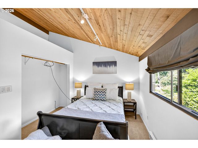 9316 Sw 8TH Dr, Portland, OR 97219