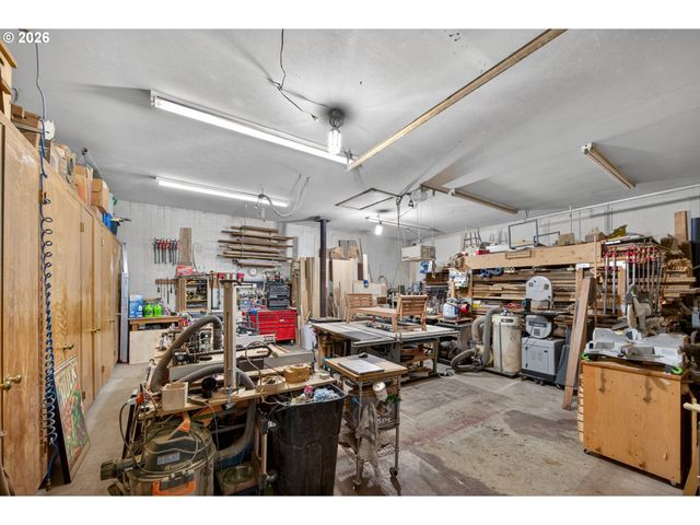 9316 Sw 8TH Dr, Portland, OR 97219