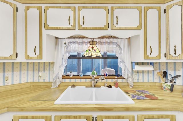 650 LA SALA, North Port, FL 34287