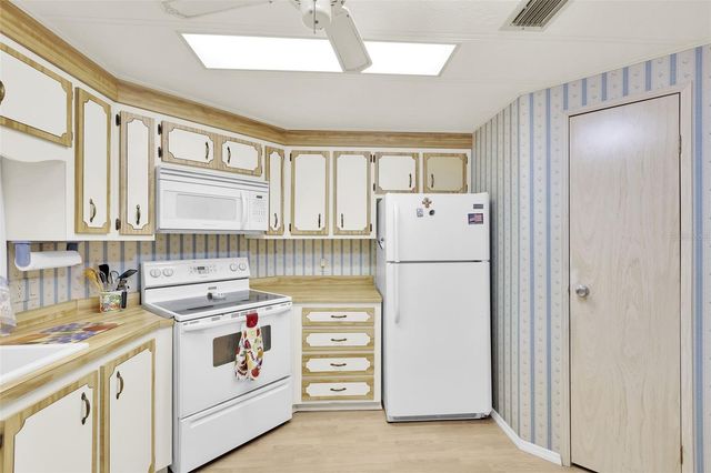 650 LA SALA, North Port, FL 34287