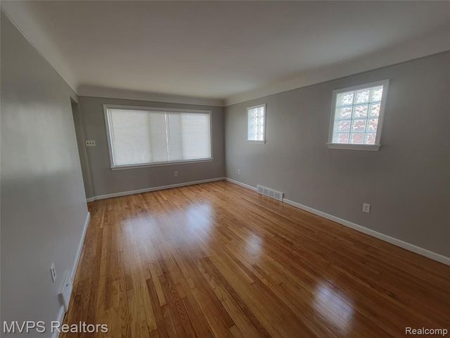 18508 Holland Avenue, Eastpointe, MI 48021