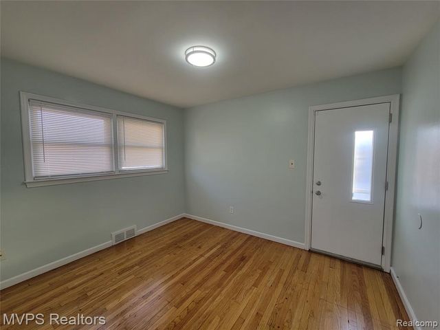 18508 Holland Avenue, Eastpointe, MI 48021