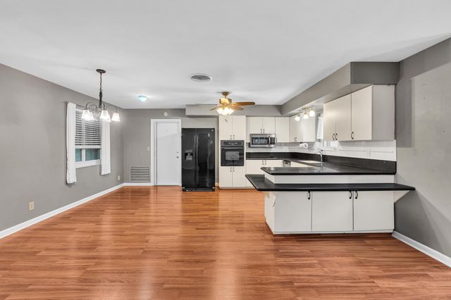 7313 Oakmont Drive, Lake Worth, FL 33467