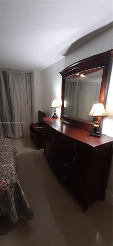 16909 N Bay Rd 914, Sunny Isles Beach, FL 33160