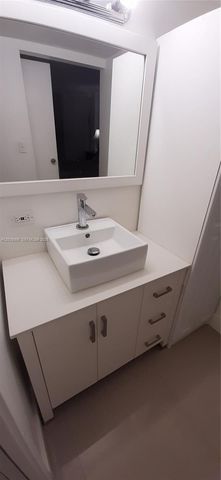 16909 N Bay Rd 914, Sunny Isles Beach, FL 33160