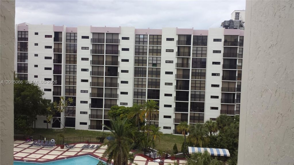 16909 N Bay Rd 914, Sunny Isles Beach, FL 33160