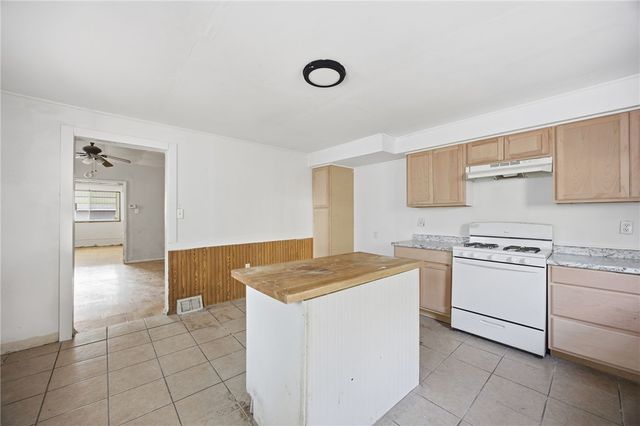 764 Mary St, Mckees Rocks, PA 15136