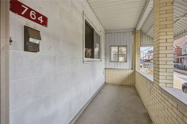 764 Mary St, Mckees Rocks, PA 15136