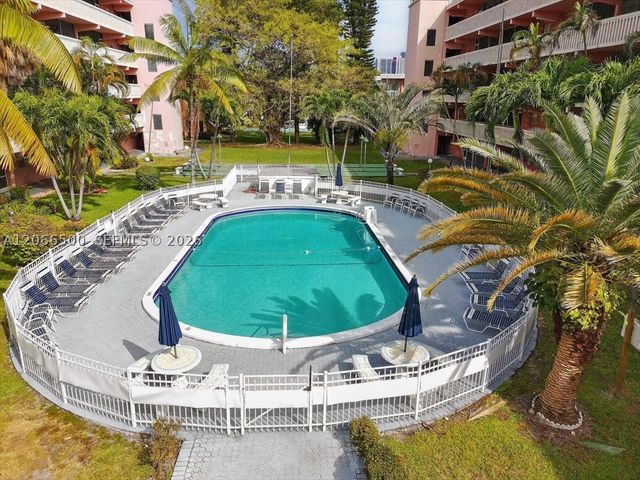 180 NE 12th Ave 11D, Hallandale Beach, FL 33009