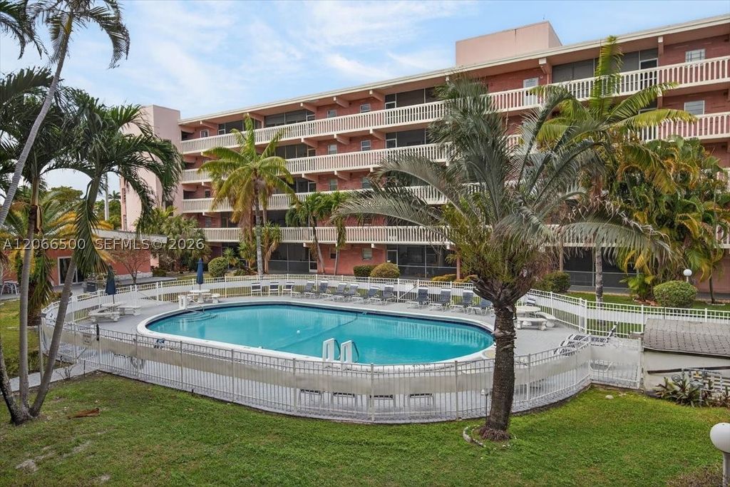 180 NE 12th Ave 11D, Hallandale Beach, FL 33009