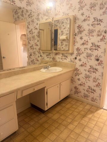 2381 Sunset Avenue 117, Lake Worth Beach, FL 33461