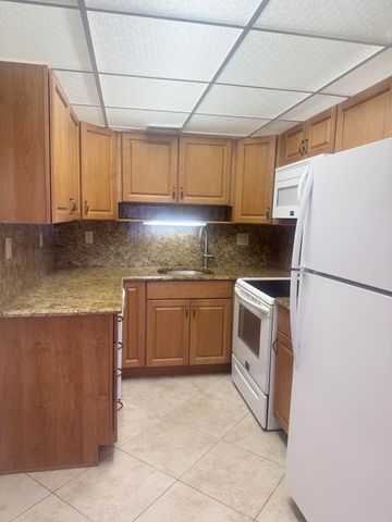2381 Sunset Avenue 117, Lake Worth Beach, FL 33461