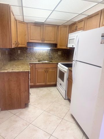 2381 Sunset Avenue 117, Lake Worth Beach, FL 33461