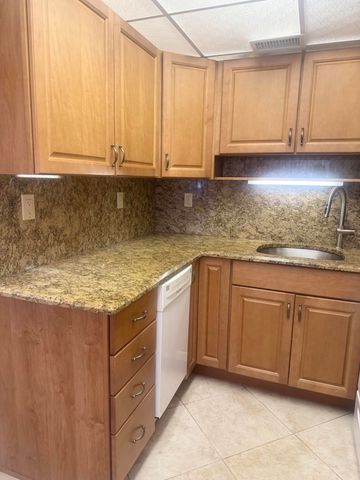 2381 Sunset Avenue 117, Lake Worth Beach, FL 33461