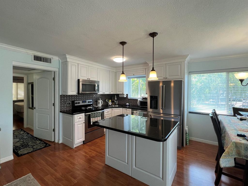 181 FARNHAM H 181, Deerfield Beach, FL 33442