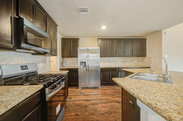 9919 Shimmering Lakes Drive, Rosharon, TX 77583