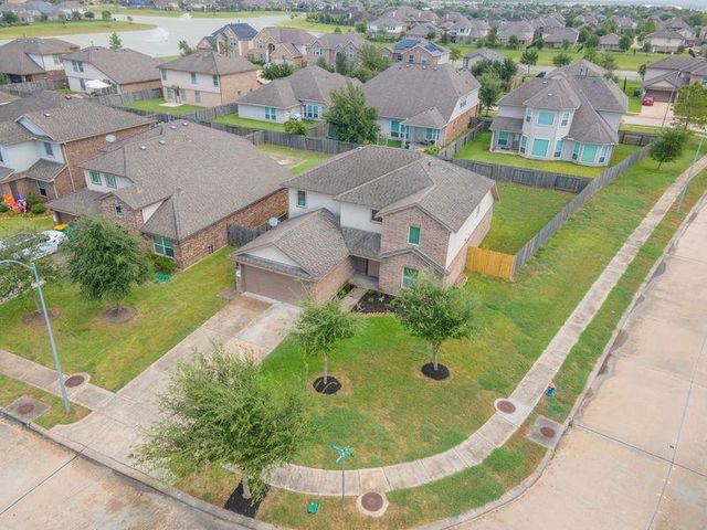 9919 Shimmering Lakes Drive, Rosharon, TX 77583