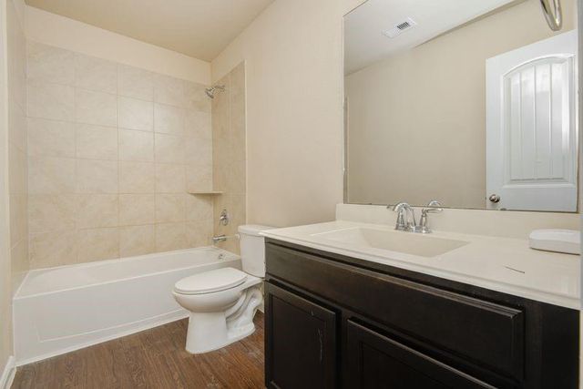 9919 Shimmering Lakes Drive, Rosharon, TX 77583