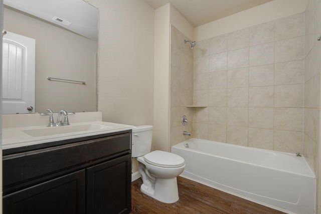 9919 Shimmering Lakes Drive, Rosharon, TX 77583