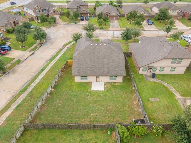9919 Shimmering Lakes Drive, Rosharon, TX 77583