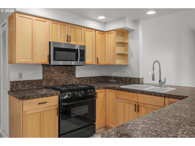 6720 LARSON Ave, West Linn, OR 97068