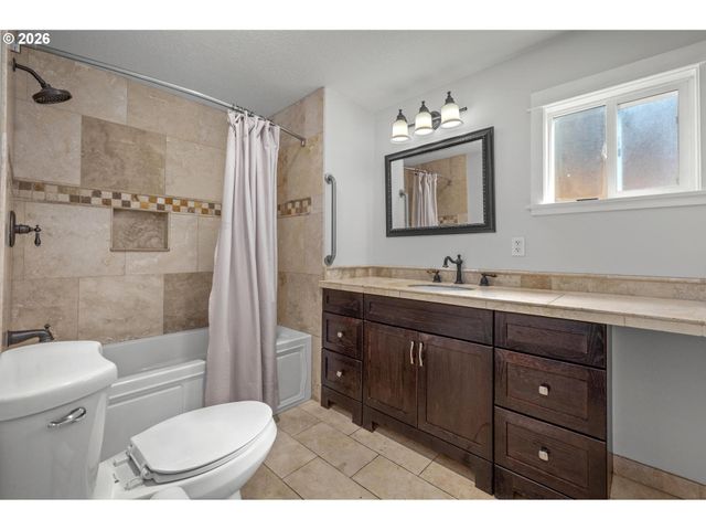 6720 LARSON Ave, West Linn, OR 97068