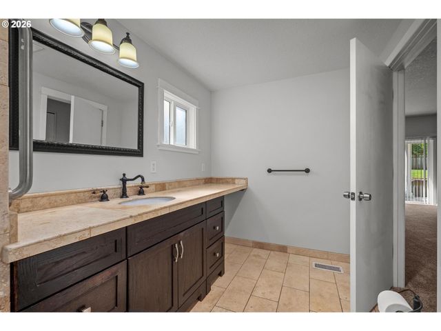 6720 LARSON Ave, West Linn, OR 97068