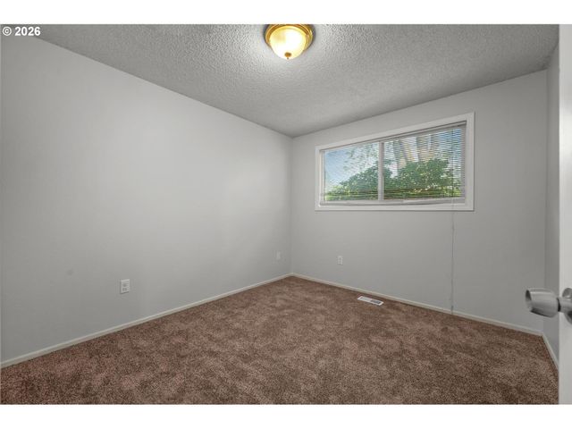 6720 LARSON Ave, West Linn, OR 97068