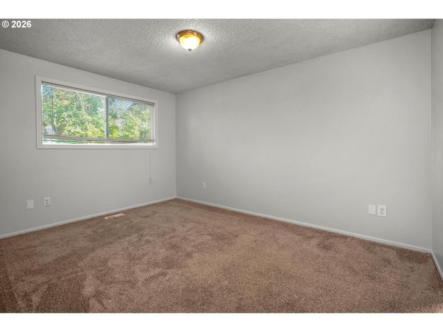 6720 LARSON Ave, West Linn, OR 97068