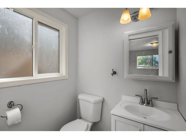 6720 LARSON Ave, West Linn, OR 97068