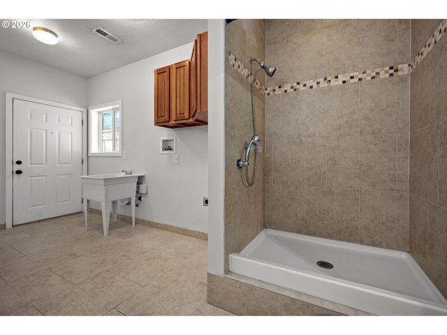 6720 LARSON Ave, West Linn, OR 97068