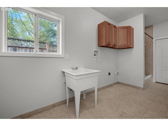 6720 LARSON Ave, West Linn, OR 97068