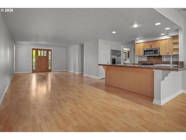 6720 LARSON Ave, West Linn, OR 97068