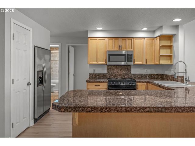 6720 LARSON Ave, West Linn, OR 97068